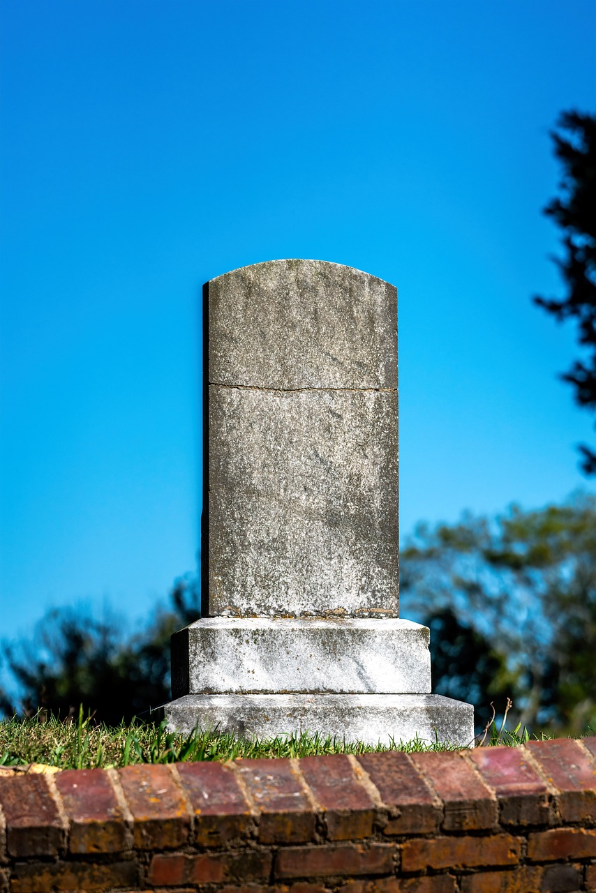 How Much Does It Cost to Install a Headstone in the UK?